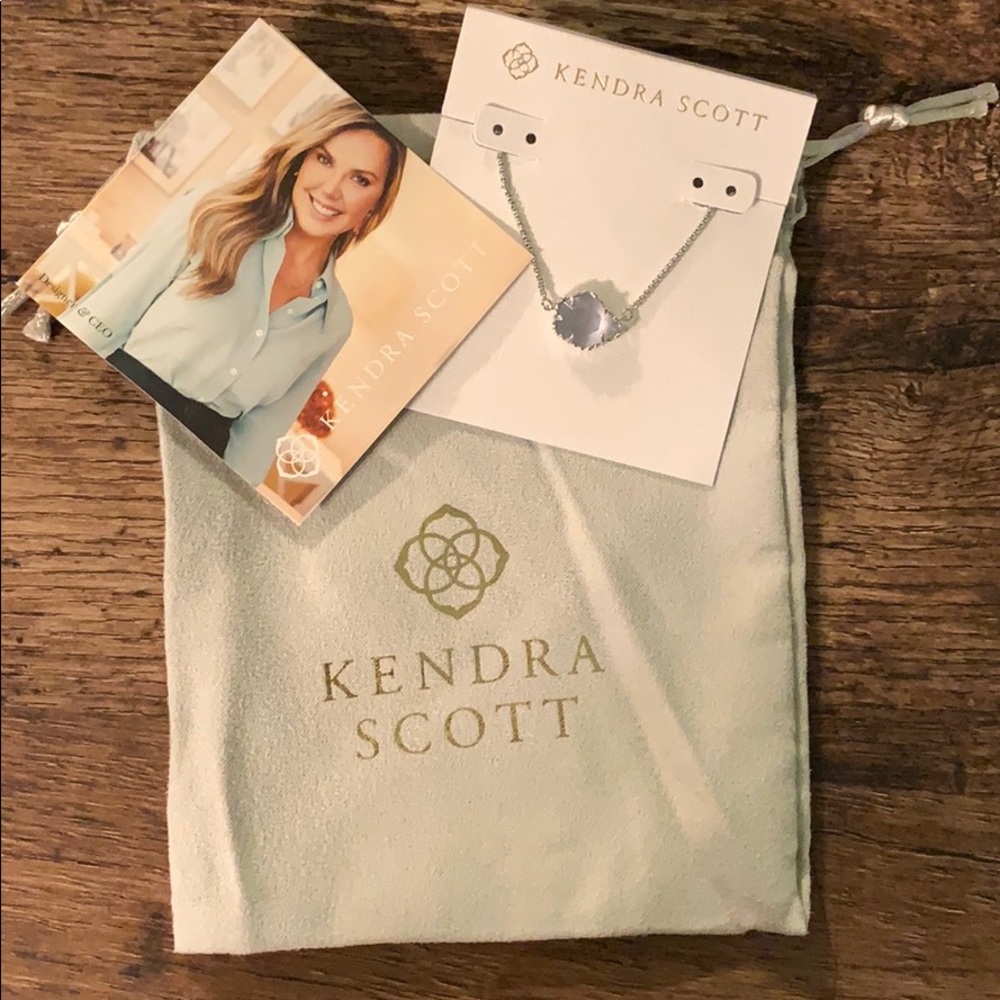 Kendra Scott necklace